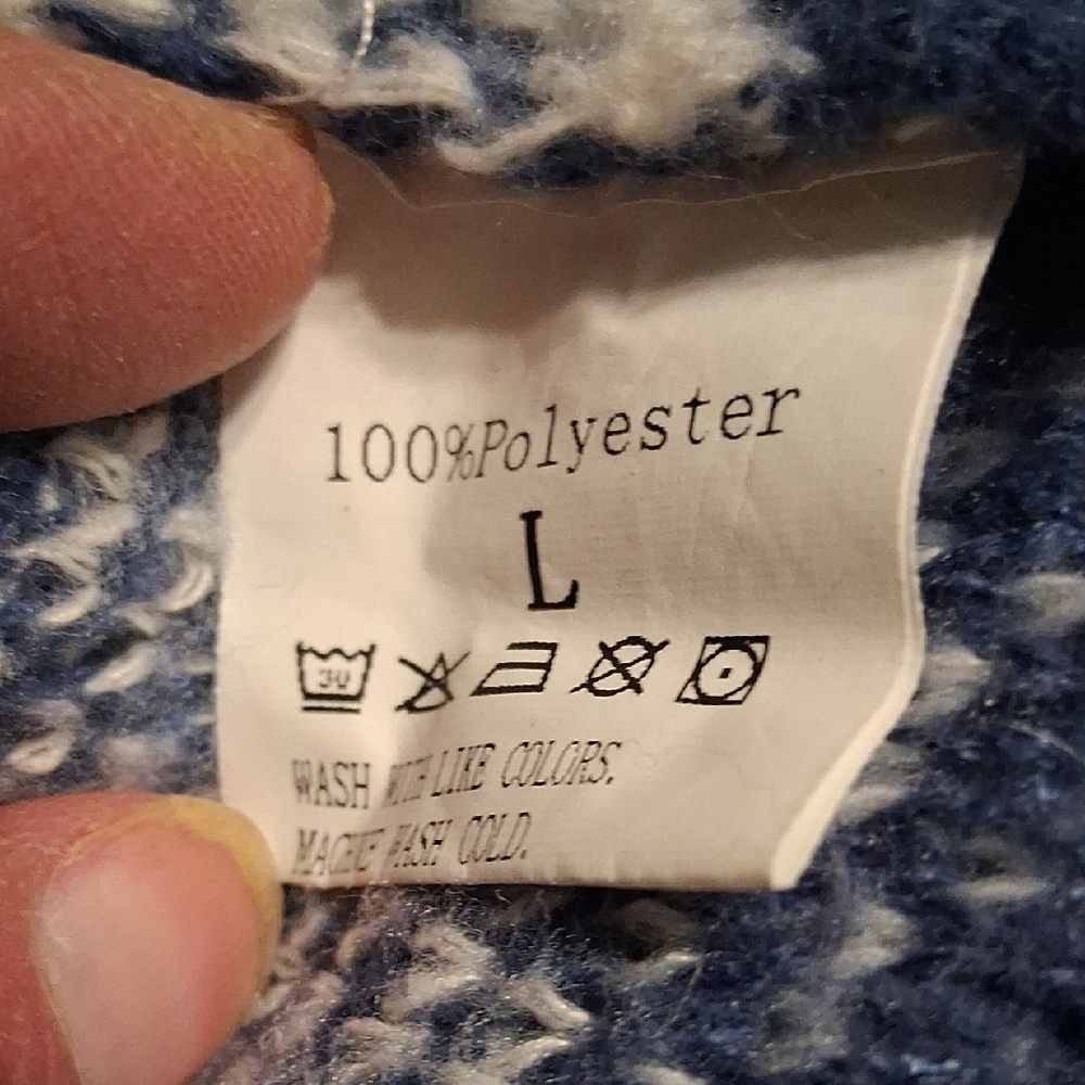 Cozy Blue and White Patterned Cardigan - Picture 6 of 7